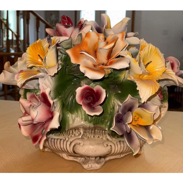 Capodimonte Porcelain Floral Arrangement / Center Piece 14T