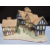 Image 5 : Hand Carved 'Stratford House' By David Winter