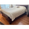Image 7 : Beautiful Rosewood Queen Sleigh Bed w/ Sealy Posterpedic Mattress