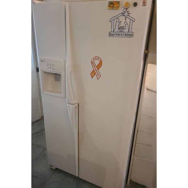 Maytag Plus Fridge Model MZD2760GE w/ Water and Ice Dispenser 36 W, 32 D, 70 T 