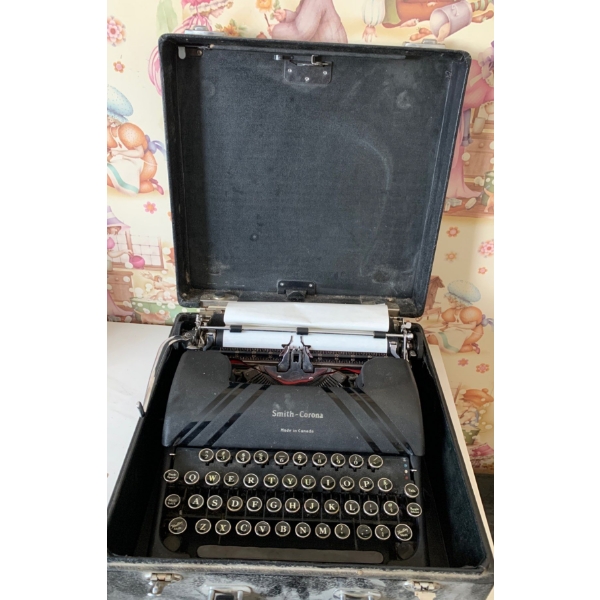 Antique Smith & Corona Typewriter w/ Hard Shell Case