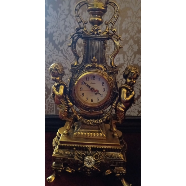 Lovely Natelia Quartz Vintage Clock 
