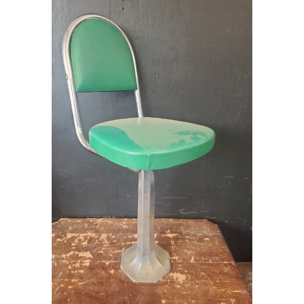 Group of Five Diner Style Counter Seats 15 W, 14 D, 36 T 