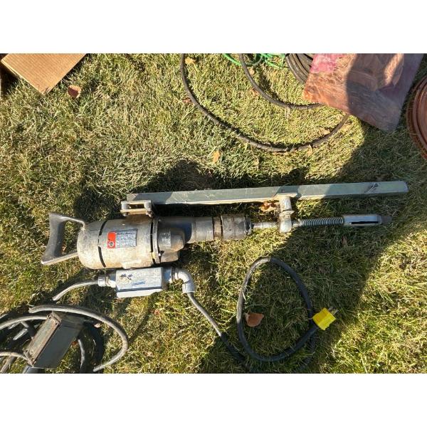  Black & Decker, heavy duty drill to put light stands up and down in working condition electric jack