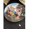 Image 2 : Decorative Plates and Pillows