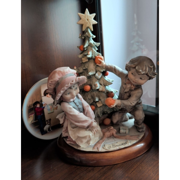 1982 Florence Giuseppe Armani "Boy and Girl Around the Christmas Tree" Figurine, Model Number 0280C 
