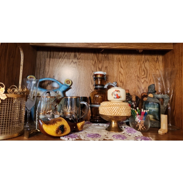 Gold Metal Wire Wine Bottle Holder, Amber Bottle w/ Pewter Handle 11 T, Mugs and More! 