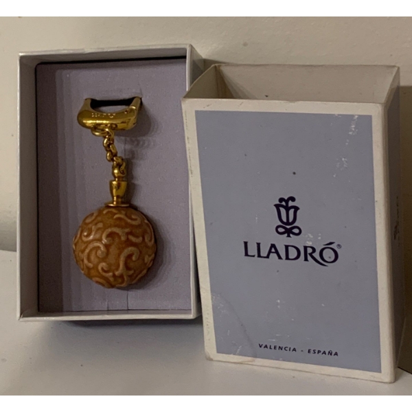 LLADRO  Beige Sphere Keyholder - 3L  