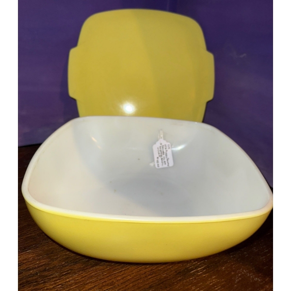 Vintage Yellow Pyrex Hostess Square Serving Bowl w/Lid  2.5 qt