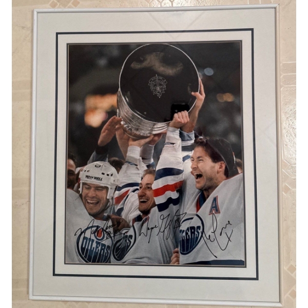 Wayne Gretzky Autograph 19 x 25