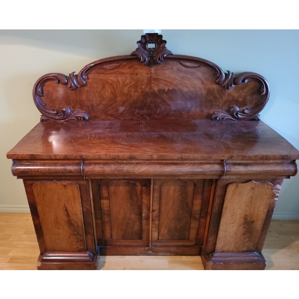 Gorgeous Dining Room Buffet w Onate Wood Carving 60w, 20 d, 58 h