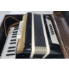 Image 4 : Cellini Accordion L584/42 w/ Case 16 W, 16 D, 7.5 T (When Flat)