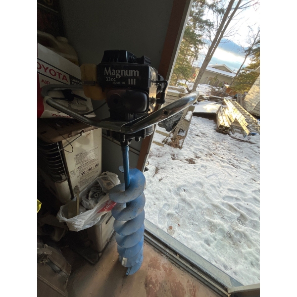 Gas powered magnum 33 cc ice auger model 107