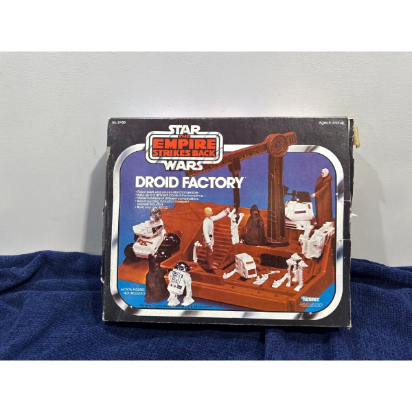 Vintage Droid Factory Model with Canadian Box - Has Instructions