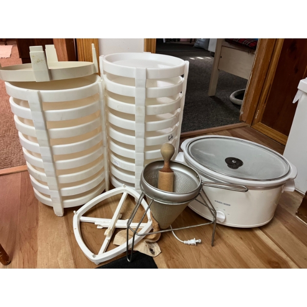 It’s Pie time!!! 17 Tupperware pie cooling trays, crockpot and Aluminum Cone Colander with Food Stan