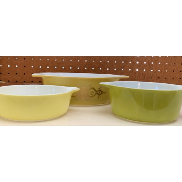 Set of three Vintage Pyrex Casserole Dishes Pyrex Golden Wreath 043
