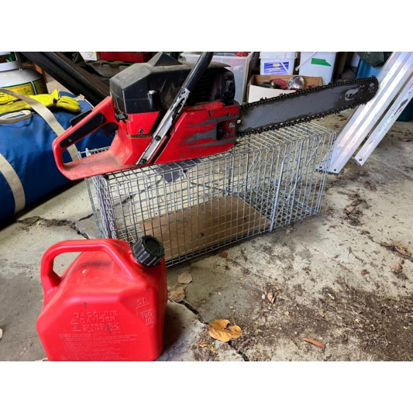 vintage Jonsered 50chainsaw, originally manufactured in Sweden. Work great, it’s a power mile. 
