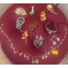 Image 1 : Vintage Costume Jewellery Collection - Broaches & More