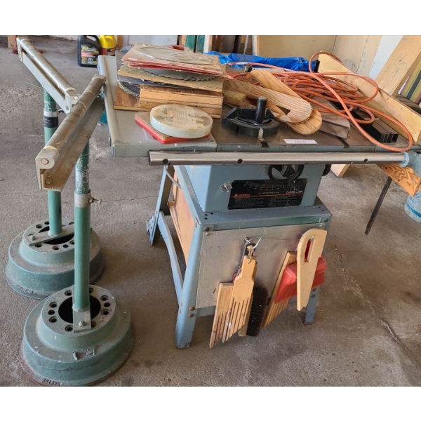 **Delta 10" Contractors Saw, Pair of Wood Rollers & Saw Blades.  Serial for Saw 90651180