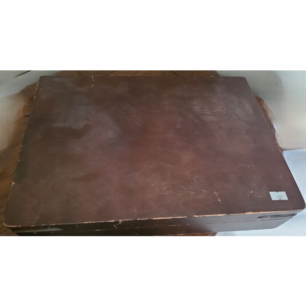 Oneida Community Plate Formal Dinnerware in Wooden Box