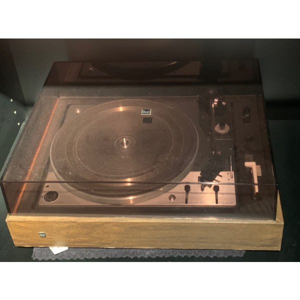Qual Turntable w/ Vintage Pair of Speakers by Audio TEC (2) 