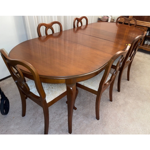 Walnut Diningroom Table w/ 6 Upholstered Chairs & 2 Leaf Extenders 64x41x30