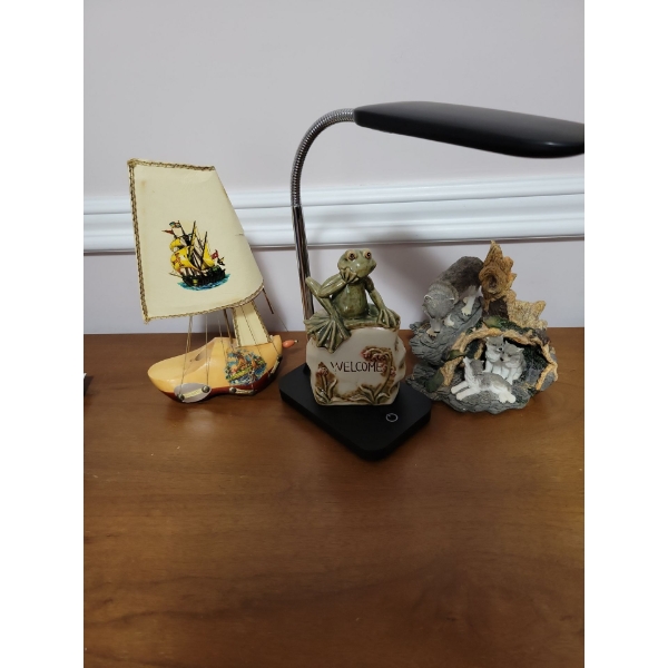 Desktop Decor & More - Holland Wooden Shoe Ship 7T Welcome Frog & More