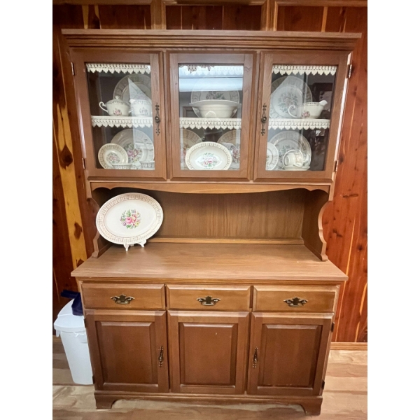 Traditional American style design glass paned doors for display ample storage drawers no Contents