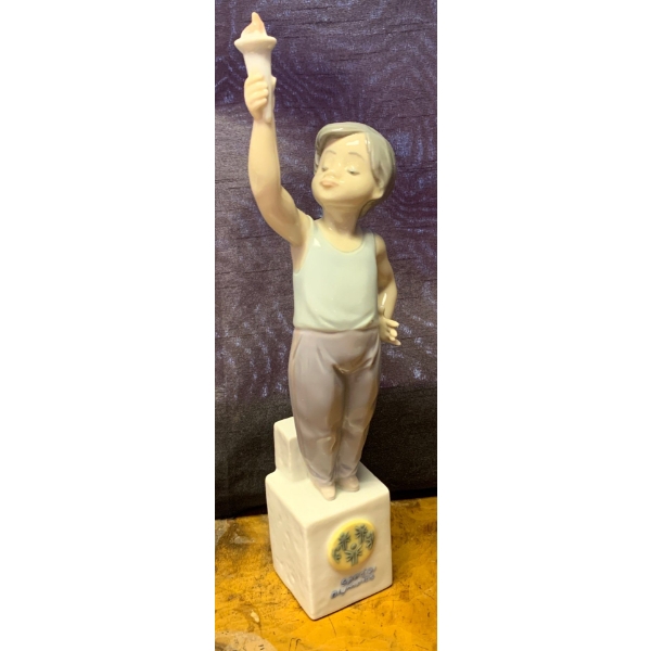 LLADRO Porcelain - 'Olympic Torch' 10T
