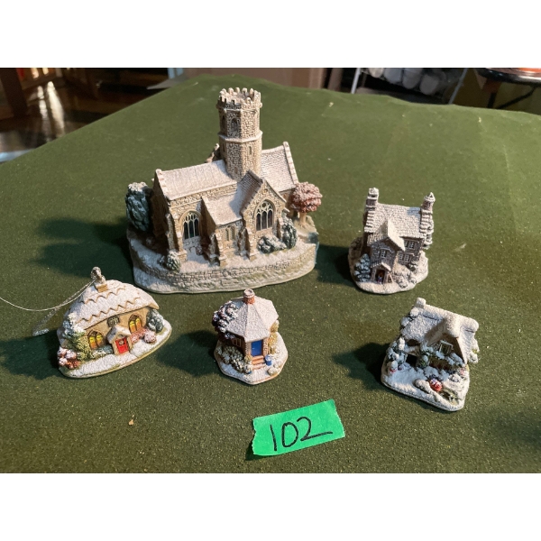 Lilliput Lane Collection: Mince Pie, Lead Kindly Light in Winter, Christmas at Maharajah's Well...