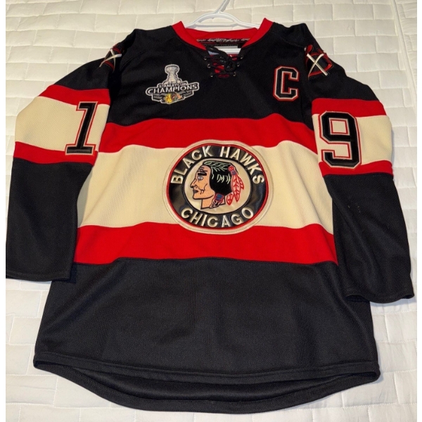 Reebok NHL Chicago Blawks Jonathan Toews #19 Premier Jersey- Size Large