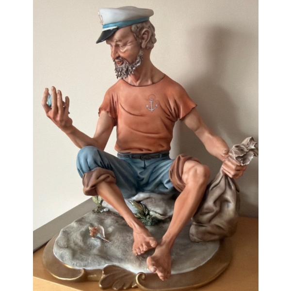 Capo-Di-Monte Captain w/ Seashell 7 W, 7 D, 9.5 T 