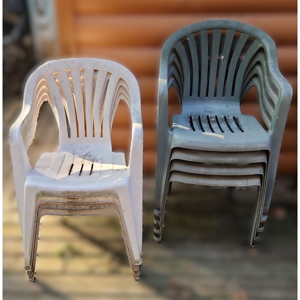 Eight Outdoor Plastic Patio Chairs, 4 X White, 4 X Green, 22 W, 16 D, 31 T 