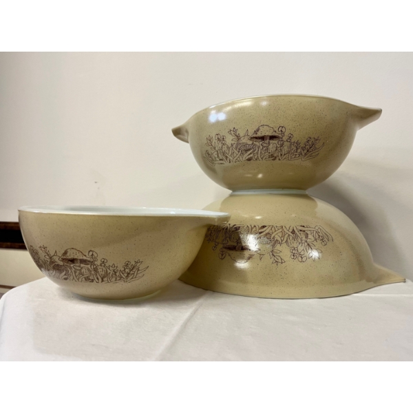 PYREX Forest Fancies Mushroom Cinderella Nesting Mixing Bowls set of 3