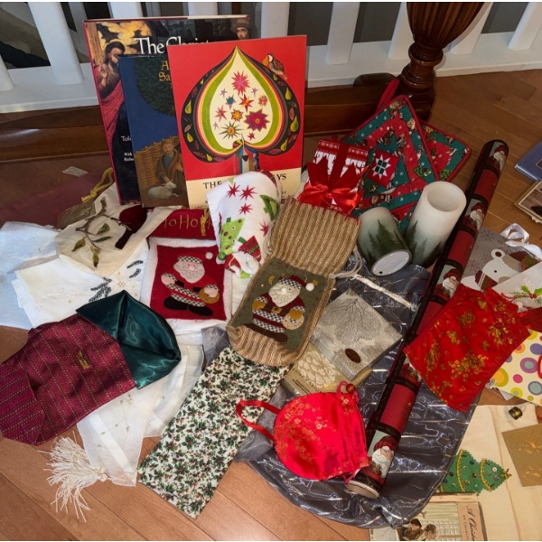 Holiday Cheer - Classic Xmas Books Linens Decor Unique Wine Gift Bags & More