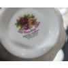 Image 3 : Old Country Roses: Teapot, Coffeepot 10 T and Other Assorted China 