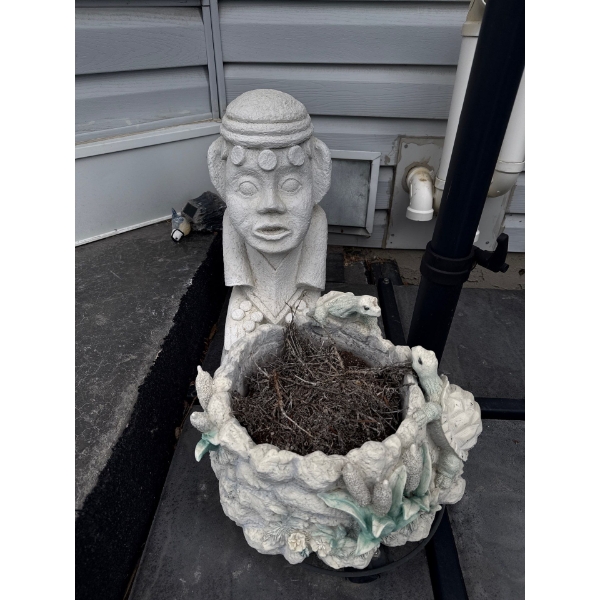 Yard Decor Collection, Largest 67 T