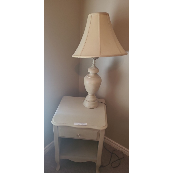 Night Stand 18  1/2 w 24 h & Lamp w Shade  31 h