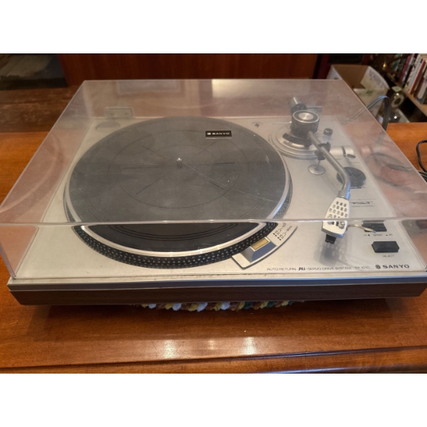 Sanyo Turn Table TP 1010