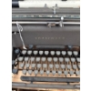 Image 2 : Underwood Made in Canada Antique Typewriter 126625493