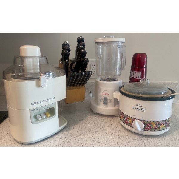 Sanyo Juice Extractor, Sun beam Blender, Rival Crock-Pot, Red Thermos & Pandero Knife Block 