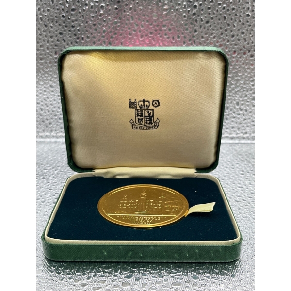 1974 Royal Mint The Royal Palace and Fortress of the Tower of London Bronze Medallion