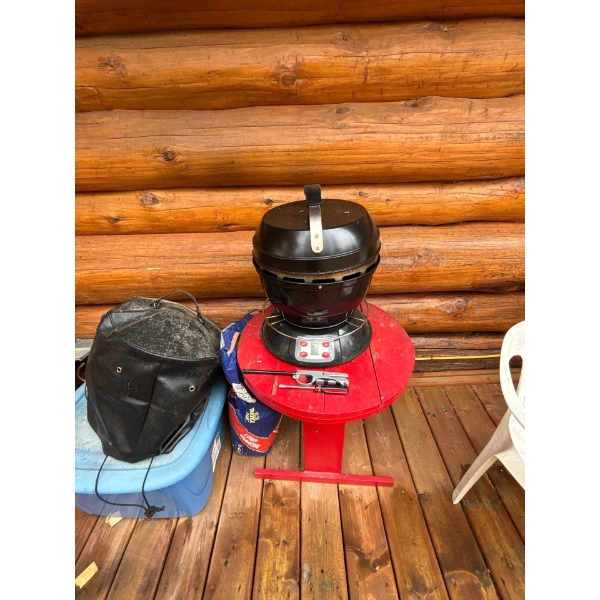  Little cooker, barbeque electric with little red table and barbeque cover
