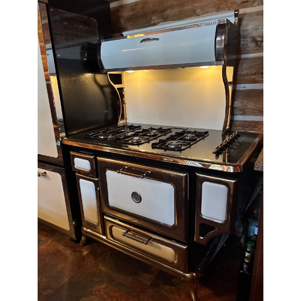 Beautiful Heartland White & Crome 48" Classic Gas Range In Amazing Condition Don't Miss Out 