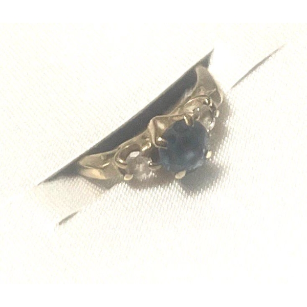 Small 10k Gold Ring W/ Gems/Stones Will Fit A Tiny Finger !
