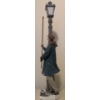 Image 3 : LLADRO Porcelain 'Lamplighter' Figurine - 18.5T 