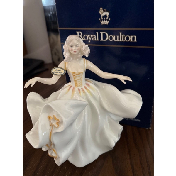 Royal Daulton - Sweet Seventeen HN2734