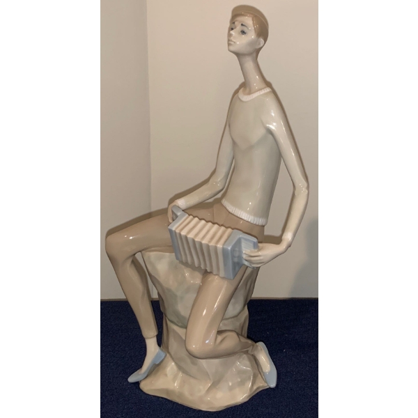  NAO by LLADRO Man Playing Accordion Porcelain Figure - 5W, 5D, 13T 