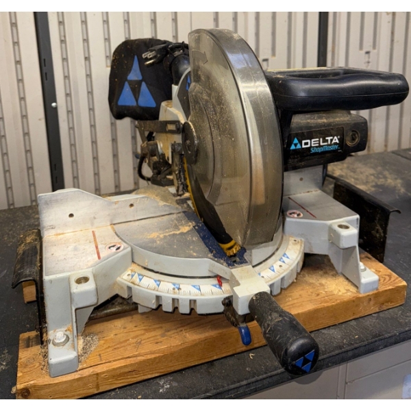 Delta Shopmaster 10" Compound Miter Saw- 15 amp Motor/Laser Cut Line Indicator