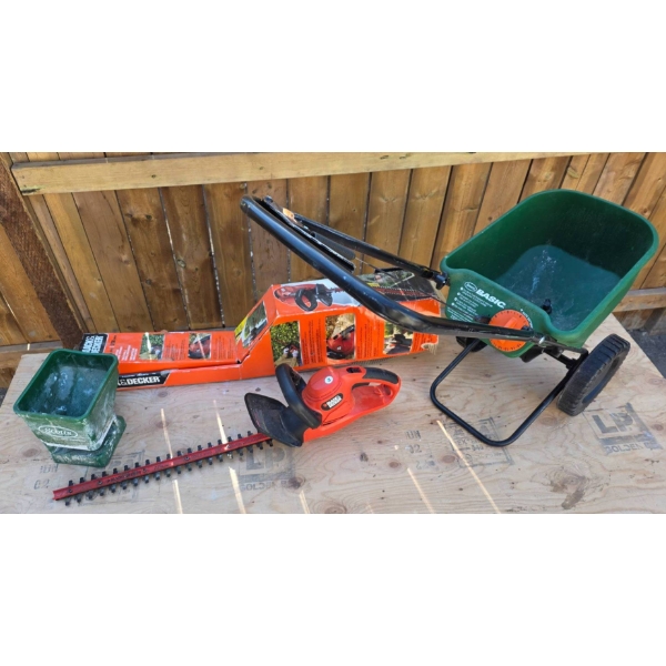 Black & Decker 22" Trimmer with Scotts Fertilizer Spreader Bundle